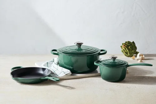 Vista 5 de Le Creuset Cacerola Signature de hierro fundido esmaltado, 1.75 cuartos de galón., Artichaut