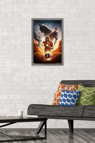 Vista 2 de Trends International DC Comics Movie The Flash - Póster de pared de una hoja, 14.725 x 22.375 pulgadas, versión enmarcada de madera de granero
