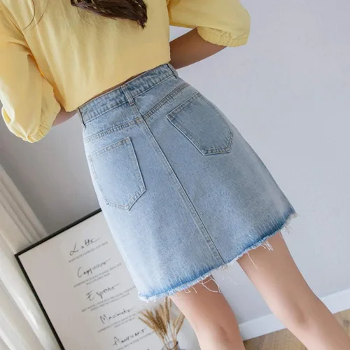 Vista 2 de Falda de encaje con botón de mezclilla azul para mujer