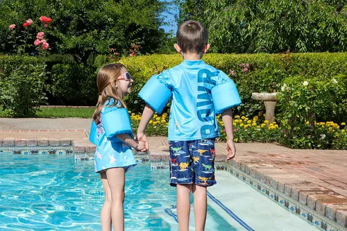 Vista 4 de Poolmaster Camiseta de natación para piscina, chaleco de natación con flotadores de brazo