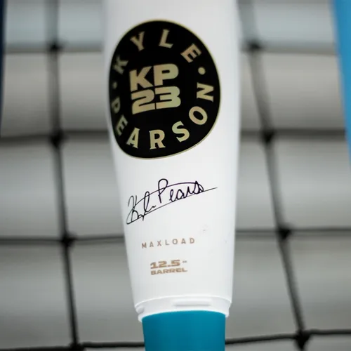 Vista 4 de Miken KP23 Player Edition Bate de sóftbol de lanzamiento lento USSSA Barril de 12.5 pulgadas Carga máxima 2 piezas