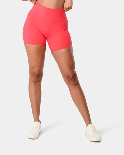 Vista 4 de Kamo Fitness Featherlite Enhance - Pantalones cortos de ciclismo para mujer, 6 pulgadas, sin costuras frontales, suaves, ligeros, levantamiento
