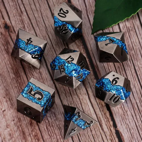 Vista 2 de Dados poliédricos DND de metal, juego de dados metálicos con purpurina a rayas grandes, juego de 7 dados plateados antiguos para juegos de rol