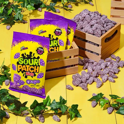 Vista 10 de SOUR PATCH KIDS Caramelos gomosos suaves y masticables de uva, caramelos a granel, bolsas de 12-8.02 onzas