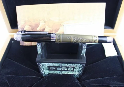 Vista 2 de Gullor Deluxe Jinhao - Pluma estilográfica de bronce tallada en 3D con bonita caja de regalo de bambú y trípode de metal negro