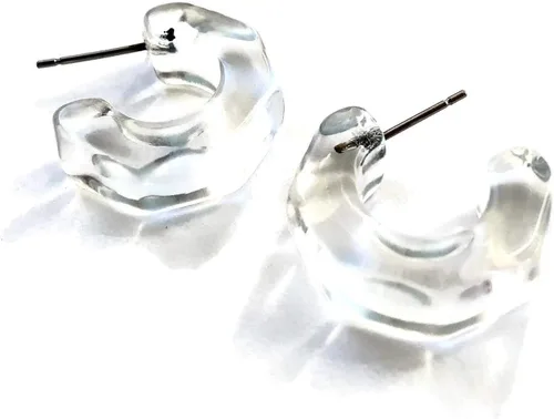 Vista 4 de Leetie Lovendale Gracie Hugger - Aretes de aro hipoalergénicos para mujer, hechos con acero quirúrgico y Lucite, ligeros y cómodos, hechos a mano