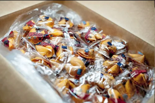 Vista 4 de Golden Bowl Fortune Cookies, sabor cítrico, galletas envueltas individualmente, paquete a granel, 400