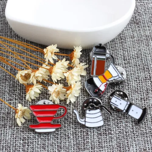 Vista 2 de 5 unidsset mini taza de café de dibujos animados tetera hervidor de metal insignia broche esmalte Pin para mujeres hombres chaquetas sombrero solapa