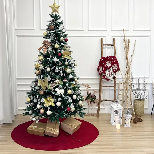 Vista 6 de Falda de árbol de Navidad de punto acanalado de 36 pulgadas con botones de roble, borgoña