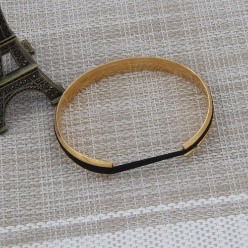 Vista 4 de Zuo Bao Pulsera de acero con ranura en V