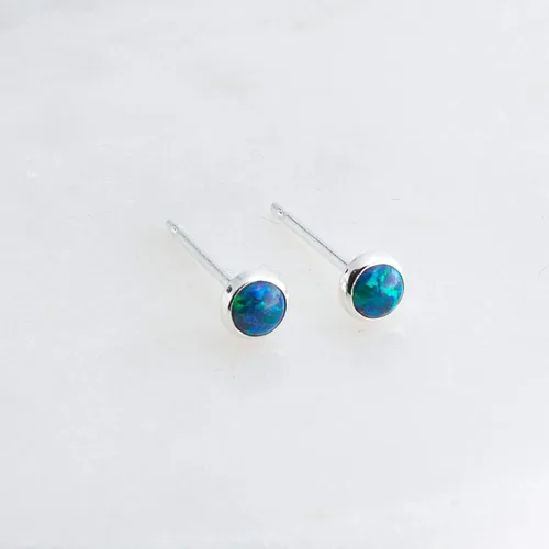 Vista 59 de Aretes pequeños de plata de ley para cartílago, tragus, hélix, múltiples piercings hipoalergénicos, piedra natal para mujer, juego de bisel