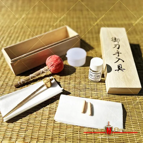Vista 2 de Kit de limpieza de mantenimiento de espada katana samurái japonesa