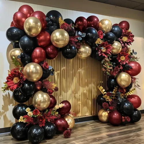 Vista 2 de Guirnalda de globos de color burdeos y negro con doble relleno, color rojo oscuro, dorado, granate y negro, kit de arco de globos para cumpleaños
