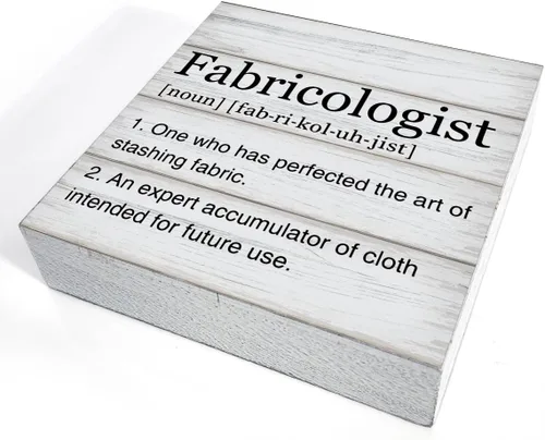 Vista 3 de Dumyum Caja de Signo de Madera Definición de Fabricologist Regalos para Amantes de la Costura Dumyum Signo Decorativo de Madera para Escritorio