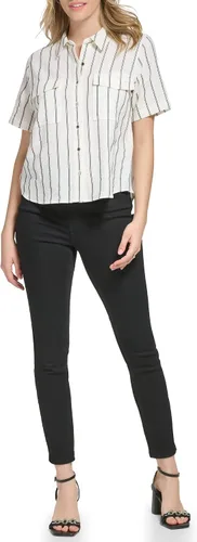 Vista 4 de Calvin Klein Blusa de manga corta con botones frontales para mujer