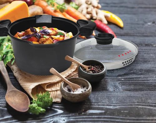 Vista 6 de MasterPan Olla antiadherente para pasta de 5 cuartos de galón con asas de bloqueo y colador fácil de verter, 9 pulgadas