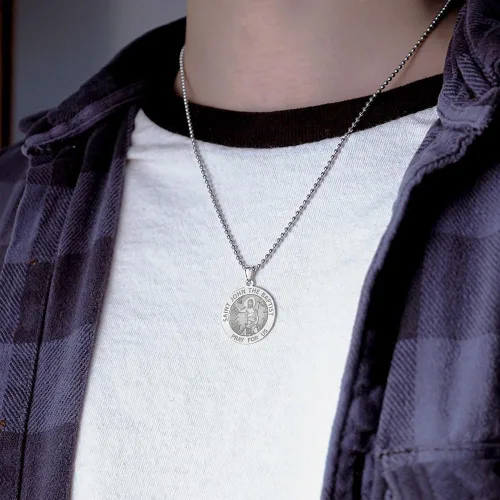Vista 2 de PicturesOnGold.com Medalla religiosa de San Juan Bautista, tamaño de níquel de 34 pulgadas, plata de ley, joyería de protección, regalos cristianos