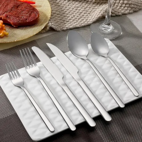 Vista 6 de Juego de cubiertos de 24 piezas con cuchillos para carne, juego de cubiertos de acero inoxidable para 4, juego de cubiertos de grado alimenticio