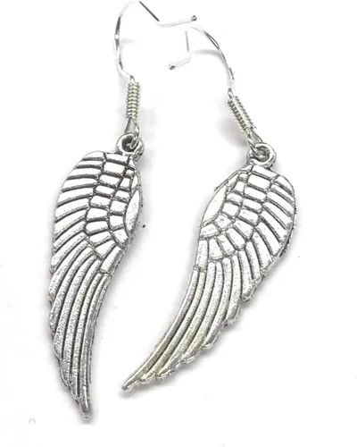 Vista 2 de Aretes colgantes de alas de ángel con alambres de oreja de tono plateado de 1.25 pulgadas de largo