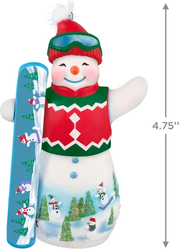 Vista 4 de Hallmark Keepsake Adorno de Navidad 2025, Snowtop Lodge Ollie U. Halfpipe, porcelana, muñeco de nieve, regalos para coleccionistas