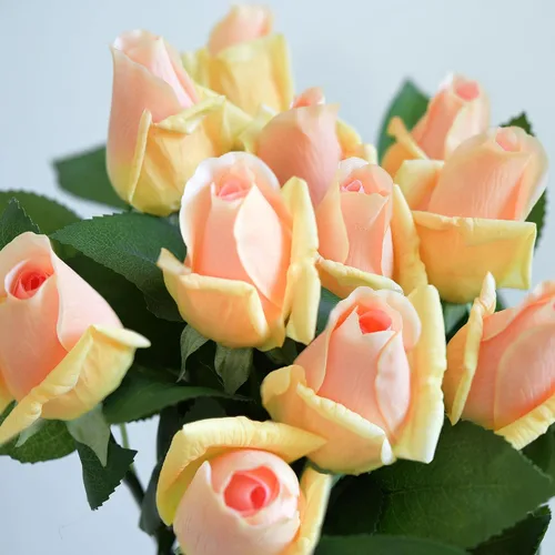 Vista 2 de FiveSeasonStuff Albaricoque rosado tallo largo de 21 pulgadas, rosas de tacto real, flores artificiales de seda, pétalos se sienten y se ven como