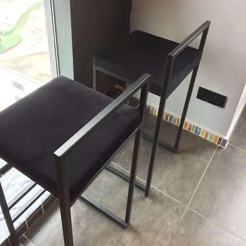 Vista 4 de Juego de 2 taburetes de bar de diseño industrial con estructura y respaldo de acero negro, altura ajustable, para cocina y comedor, elegantes sillas