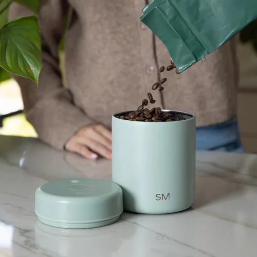 Vista 2 de Simple Modern Delta - Recipiente de café hermético al vacío con tecnología de sellado automático, recipiente de acero inoxidable forrado de cerámica