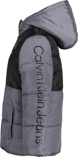 Vista 4 de Calvin Klein Chaqueta de burbujas con capucha pesada para niños con forro polar
