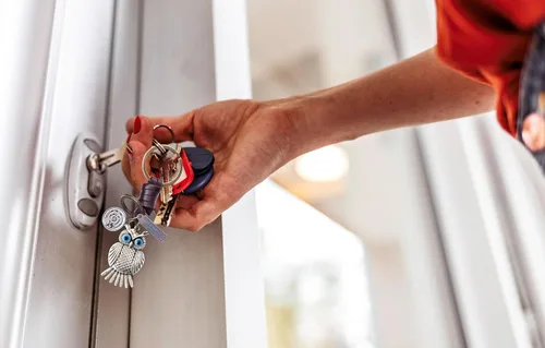Vista 3 de AuPra Llavero con diseño de pájaro, regalo para mujeres y hombres, de cuero, con diseño de búho, para el hogar, puerta de coche, llavero para niña