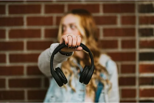 Vista 9 de LilGadgets Connect+ Pro - Auriculares con cable para niños con micrófono, limitación de volumen con cable, tecnología SharePort y acolchado