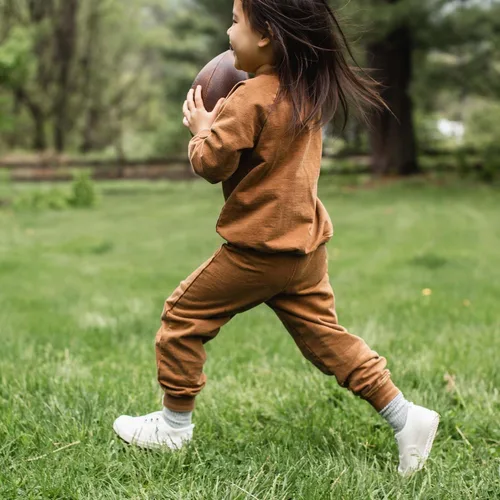 Vista 4 de Burt's Bees Baby Boys Organic Cotton Sweatshirt & Jogger Set, Outfit Bundle Fútbol de lavado ácido