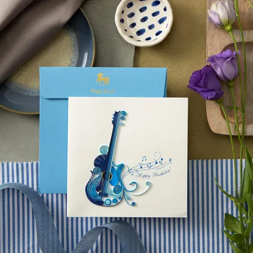 Vista 2 de NIQUEA.D, Tarjeta de cumpleaños de guitarra Quilling