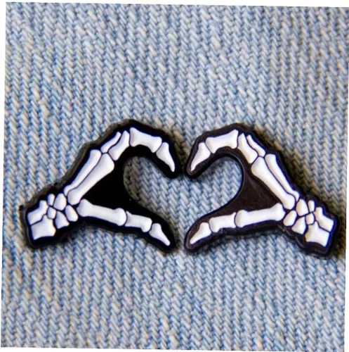 Vista 5 de Broche de mano con forma de calavera gótica para Halloween, con forma de corazón, estilo punk, para fiesta de noche, Metal, Sin gemas.
