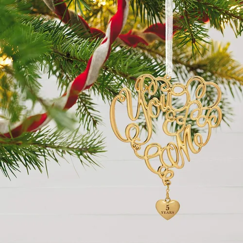 Vista 8 de Hallmark Keepsake Adorno de Navidad 2019 Nuestro Nuestro Aniversario, You and Me, Metal