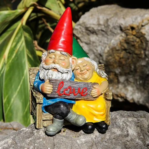 Vista 6 de Estatua de gnomo de jardín Smadeer para decoración al aire libre,figura de gnomos enamorados para decoración de patio, césped, jardín al aire