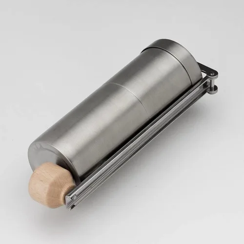 Vista 3 de Snow Peak - Molinillo portátil para café y té, acero inoxidable Duradero, portátil, perfecto para camping, mochileros y al aire libre, diseño