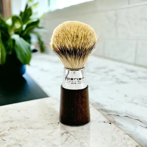 Vista 5 de Parker - Brocha de afeitar hecha a mano, 100% de 3 bandas con mango de tejón plateado de nogal y cromo, incluye soporte para cepillo Premium