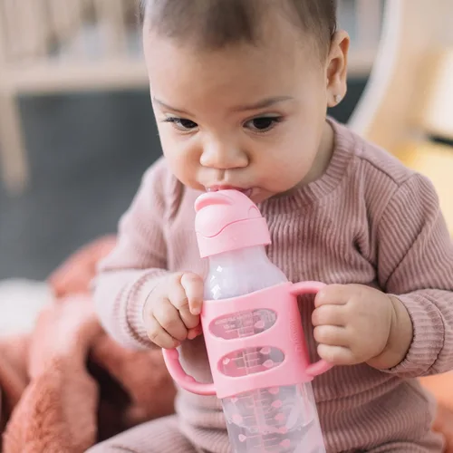 Vista 3 de Dr. Brown's Milestones - Botella de popote estrecha y vaso con popote para bebé, a prueba de derrames, con asas 100% de silicona y popote
