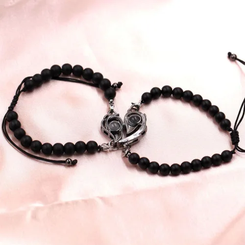 Vista 9 de Pulseras de proyección en 100 idiomas con texto en inglés "I Love You", 2 piezas de rompecabezas de corazón de amor, pulseras ajustables