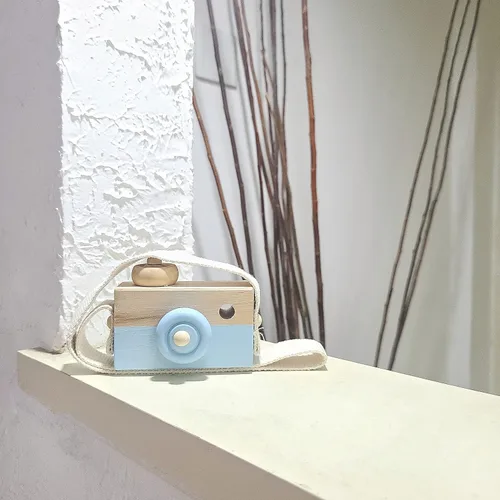 Vista 3 de Juguetes de madera para bebés, mini cámara de juguete, lindo juguete mini para bebés y niños, accesorios para colgar en el cuello con fotografía
