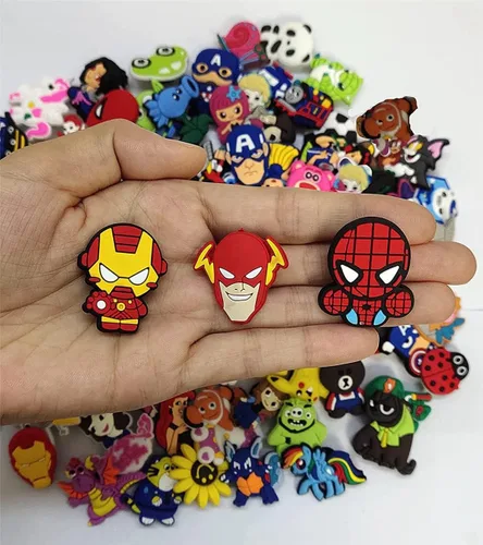 Vista 2 de Addnkchn 50 100 piezas de PVC aleatorio diferentes adornos de zapatos para zapatos y pulseras pulseras para decorar regalos de fiesta, Cloruro