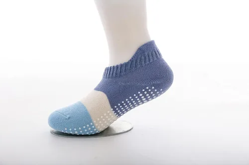 Vista 7 de J Poqobog Calcetines tobilleros antideslizantes para bebés, niños y niñas con suela antideslizante