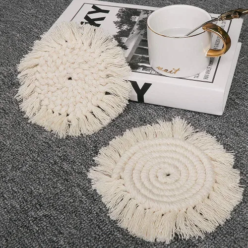 Vista 3 de Paquete de 2 posavasos de algodón hechos a mano de macramé, elegantes y absorbentes, 7.4 pulgadas, redondos, tejidos, bohemios, con borlas de flecos