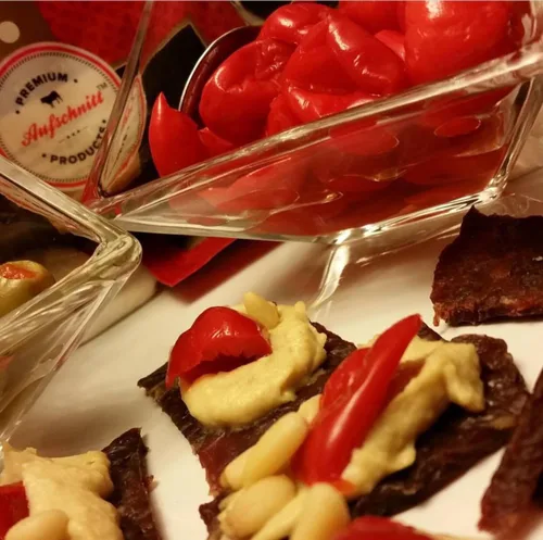 Vista 4 de Aufschnitt - Carne seca alimentada con pasto, baja en sodio, certificada Kosher, apta para dieta cetogénica, paquete de 2, barbacoa