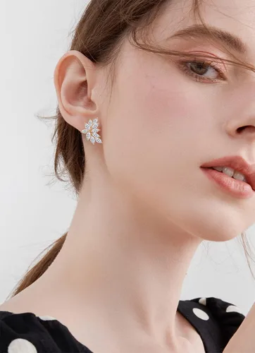 Vista 6 de UILZ Aretes de boda de marquesa para novias de dama de honor, aretes dorados de circonita cúbica para mujer, joyería de fiesta de graduación, regalo