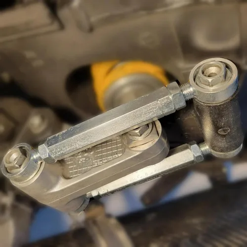 Vista 2 de KLR650 KLR650S 2022 y más Kit de eslabones de bajada ajustables 4 pulgadas más bajo