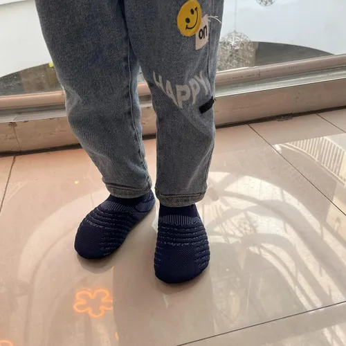 Vista 4 de Hayeabi Pantuflas de casa ligeras para interiores y exteriores, con agarre antideslizante, zapatos cómodos para el hogar para niños y niñas