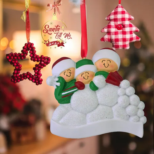 Vista 5 de Adorno familiar de Navidad personalizado para familia de 3, adorno de familia de tres nietos, adorno de bola de nieve personalizada, adornos