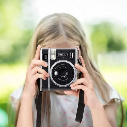 Vista 7 de Fintie Funda protectora transparente para cámara de película instantánea Fujifilm Instax Mini 40, cubierta de PVC duro con correa de hombro