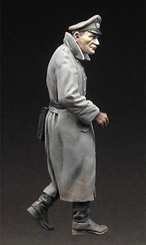 Vista 2 de Kit de modelo de figura de resina 1/35 oficial alemán, 1944-45 077 Parte superior sin pintar sin ensamblar